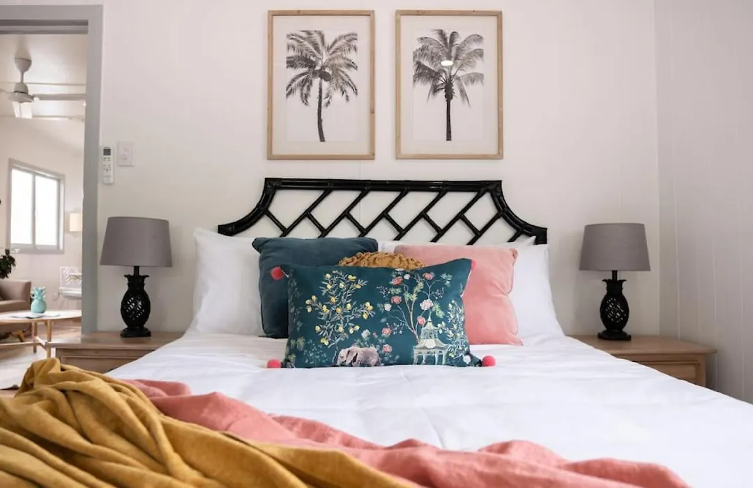 Tropicana Bungalow - Retro Getaway-1